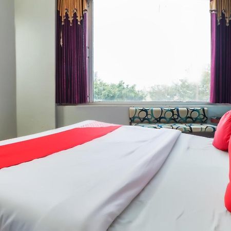 Oyo 69402 Yogeshwar Dhaam Hotel Vrindāvan Екстериор снимка