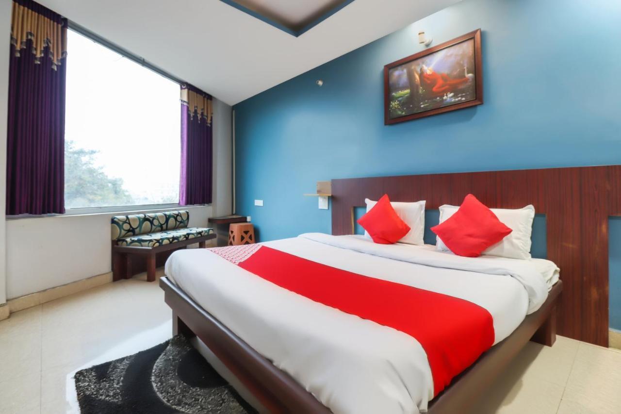 Oyo 69402 Yogeshwar Dhaam Hotel Vrindāvan Екстериор снимка