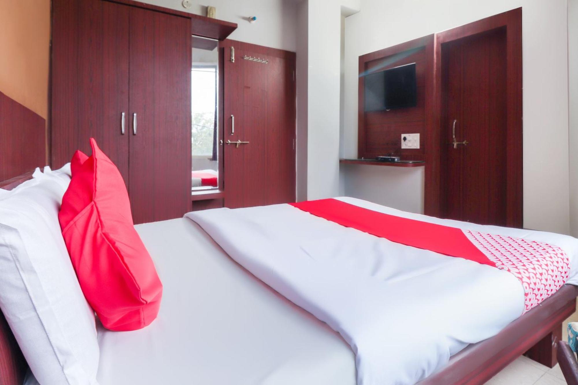 Oyo 69402 Yogeshwar Dhaam Hotel Vrindāvan Екстериор снимка