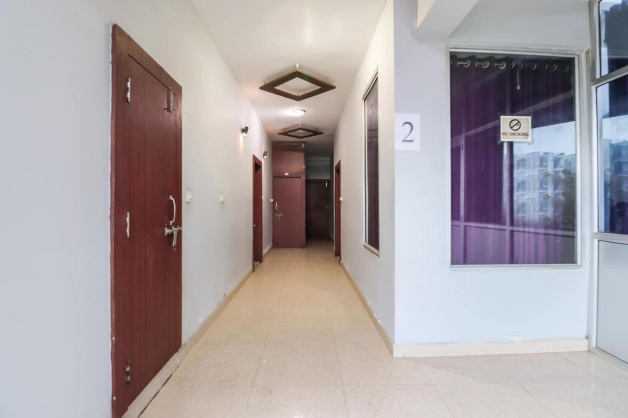 Oyo 69402 Yogeshwar Dhaam Hotel Vrindāvan Екстериор снимка