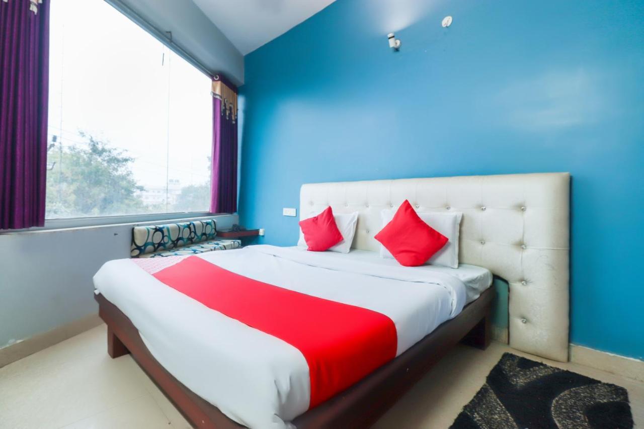 Oyo 69402 Yogeshwar Dhaam Hotel Vrindāvan Екстериор снимка