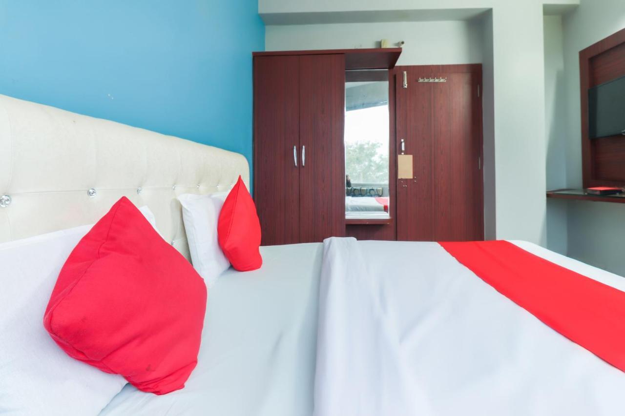 Oyo 69402 Yogeshwar Dhaam Hotel Vrindāvan Екстериор снимка