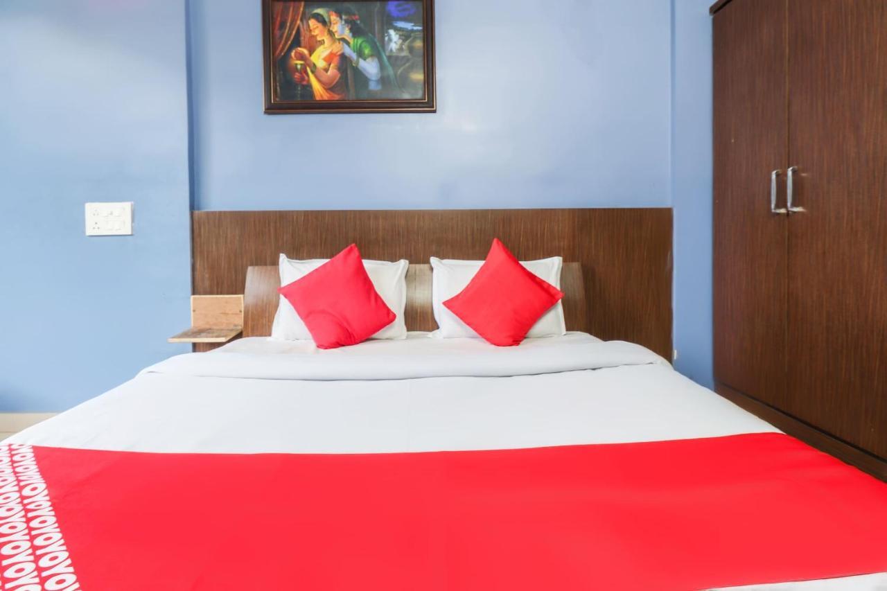 Oyo 69402 Yogeshwar Dhaam Hotel Vrindāvan Екстериор снимка